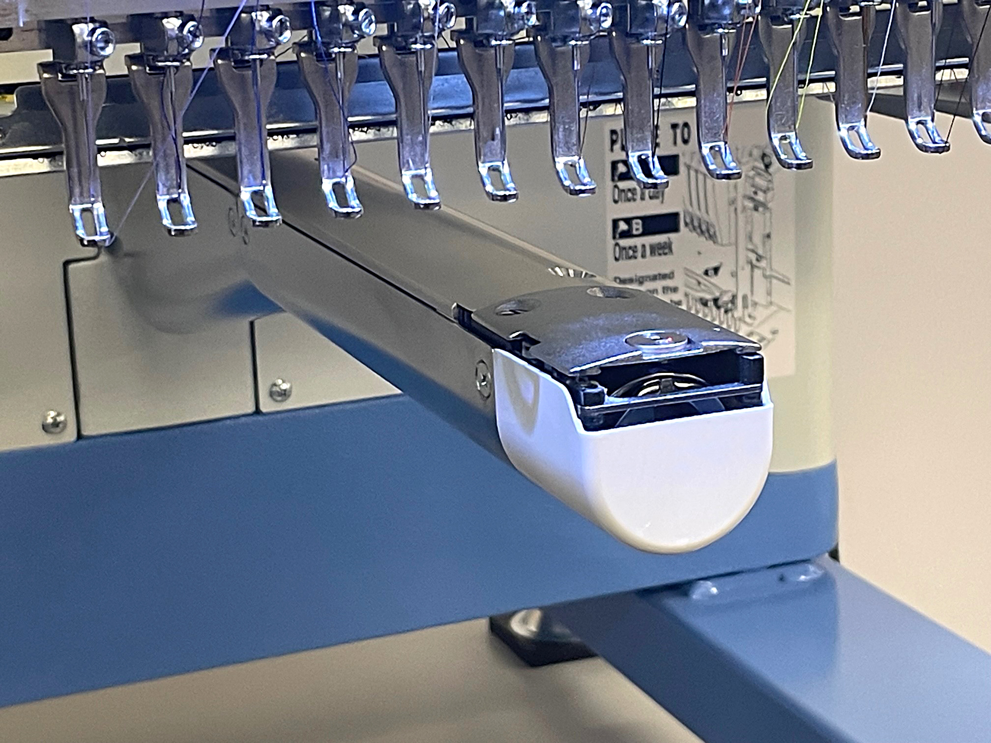 slim profile, picker-less sewing arm